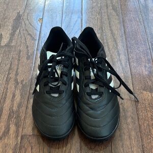 adidas Kids Indoor Soccer Cleats Size 4